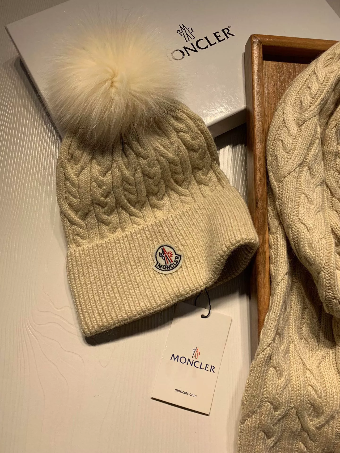 moncler hat and echapres set s_127a7ab4